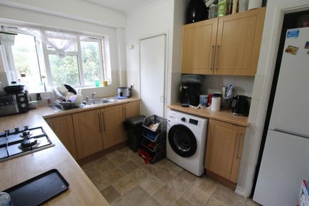 2 bedroom flat to rent - Photo 4