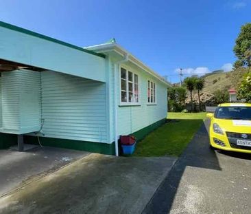 3 Bedrooms in Hikurangi - Photo 2