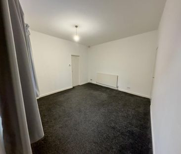 2 bedroom end of terrace house to rent - Photo 2