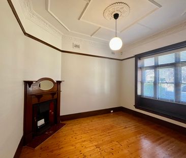 Character Family Home in a Sought-After Chatswood Location - Photo 4