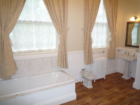3 bedroom apartment to rent - Photo 4