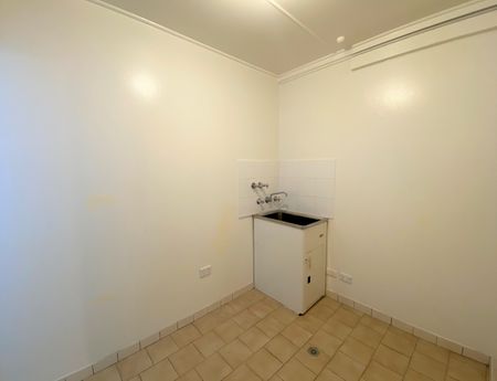 Cosy Three Bedroom Home, Gas cooking, WATER USAGE INCLUDED! - Photo 3