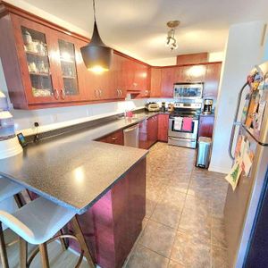 Spacious 4.5 Condo for Rent Near Dix30 & REM - Photo 2