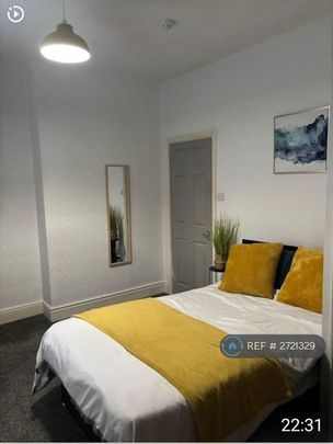 1 bedroom in a house share to rent - Photo 1