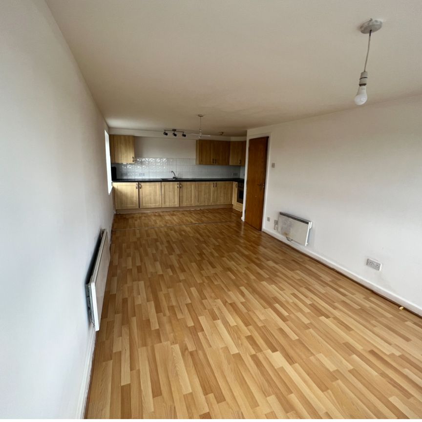 2 Bed Flat, City View, M7 - Photo 1