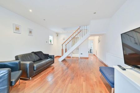 2 bedroom end of terrace house to rent - Photo 3