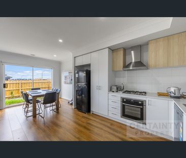 Room 2/11 Graded Street, Manor Lakes, Vic 3024 - Photo 2