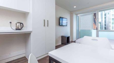 Modern Apartment in the Heart of Auckland - Photo 2