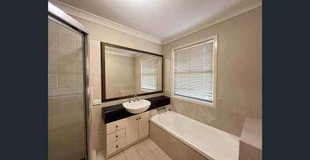 Stylish Townhouse in Gated Benowa Estate - Photo 4