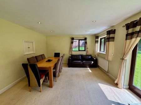 4 bedroom bungalow to rent - Photo 4