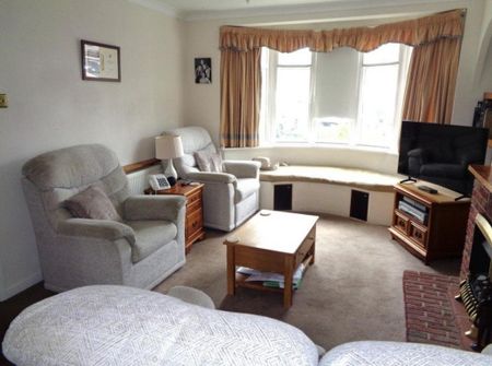 3 bedroom semi-detached house to rent - Photo 3