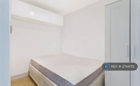 3 bedroom flat to rent - Photo 4