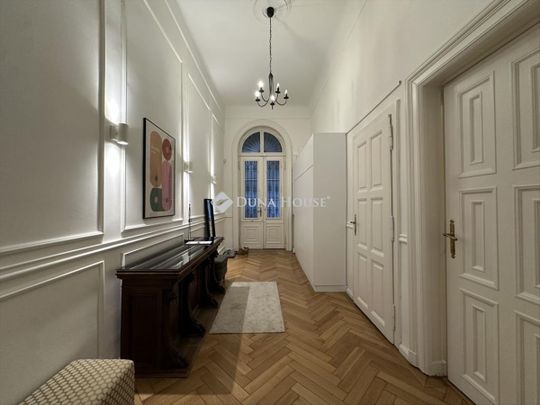 Kiadó újszerű állapotú lakás - Budapest VI. kerület - Photo 1