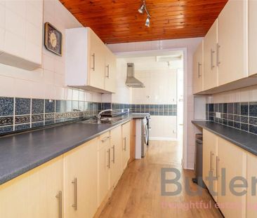 3 bedroom terraced house to rent - Photo 6