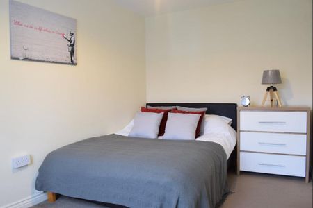 1 bedroom in a house share to rent - Photo 2