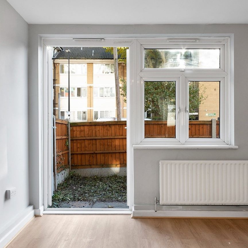 2 Bed Flat, East Ferry Road, E14 - Photo 1