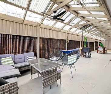 Large Family Home with Exceptional Secure Car Storage! - Photo 4