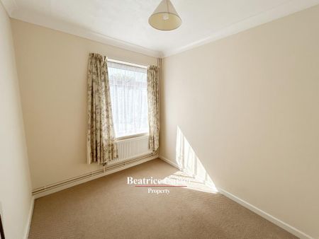 3 bedroom detached bungalow to rent - Photo 3