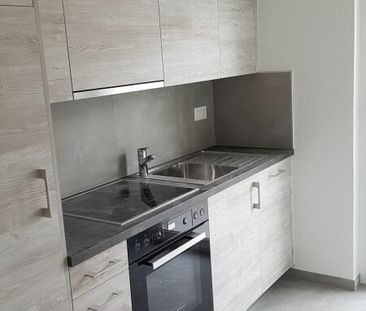 Small 2-room apartment renovated in 2020 in a quiet neighborhood! - Photo 3