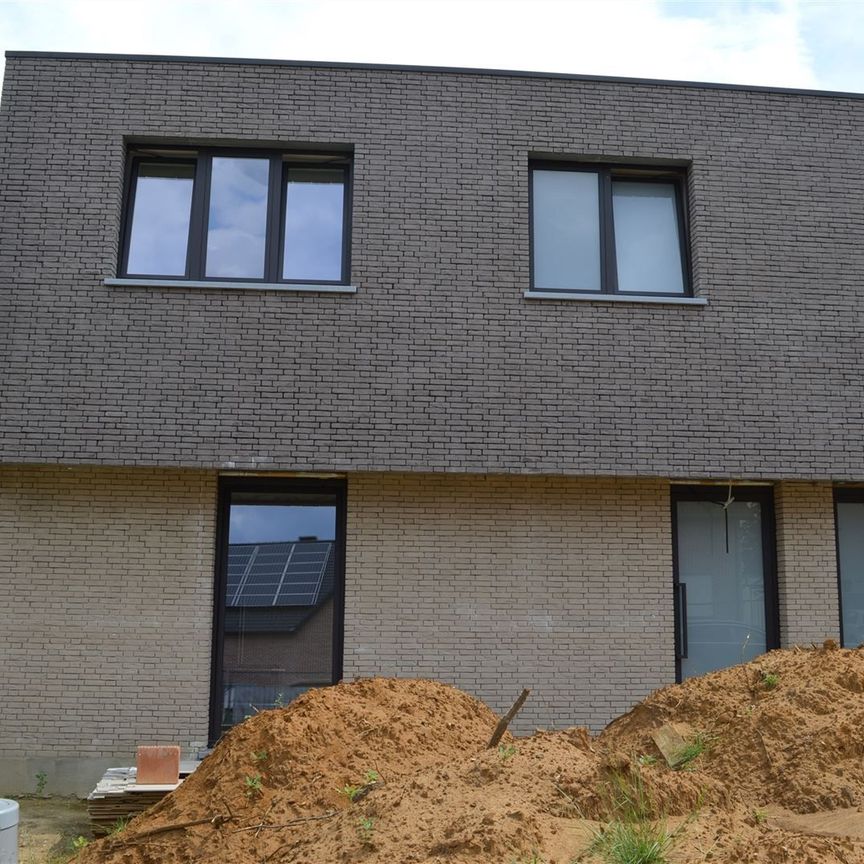 TE HUUR: Moderne woning met 3 slaapkamers in Heusden! - Photo 1