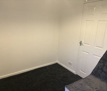 Sycamore Avenue, Knottingley - Photo 3