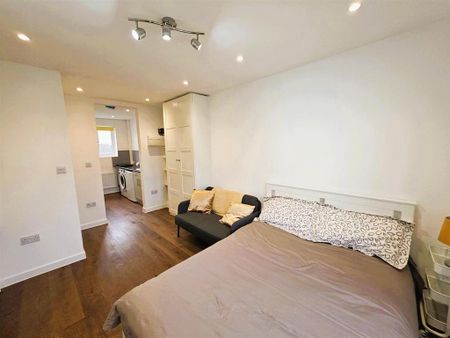 House to rent - Photo 5