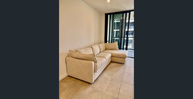 Stunning 2 Bed Apartment in the Heart of Hamilton - Rivello Residences - Photo 1