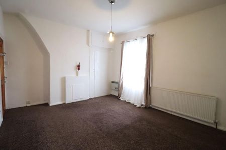 3 bedroom end of terrace house to rent - Photo 2