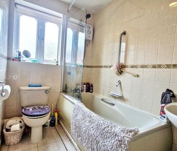 2 bedroom end of terrace house to rent - Photo 3