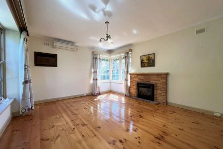 Immaculate Family Home in Prestigious Postcode - Photo 2