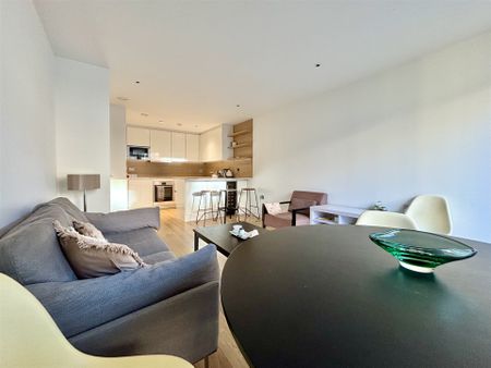 Devan Grove, London - Photo 2