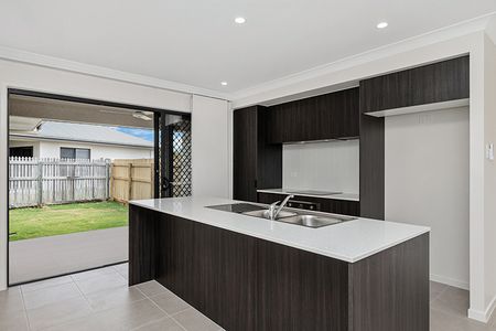 Neat & Low-Maintenance Duplex in a Quiet Mount Louisa Court! - Photo 4