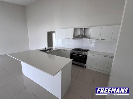 Fabulous Home in the highly sought after Hillview Estate! - Photo 3