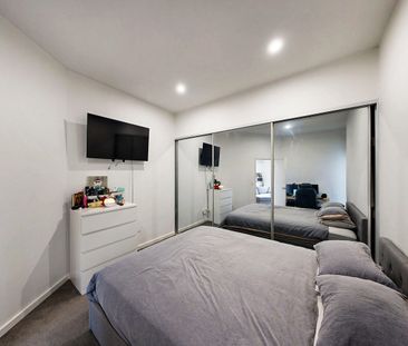 One bedroom unit offers a blend of comfort, style, and convenience,... - Photo 4