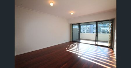 Two storey 2 bed, 2 bath apartment with terrace and Carspace - Photo 2