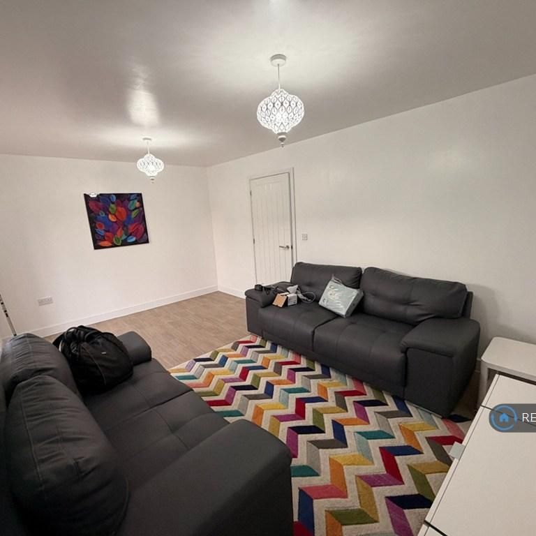 3 bedroom semi-detached house to rent - Photo 1