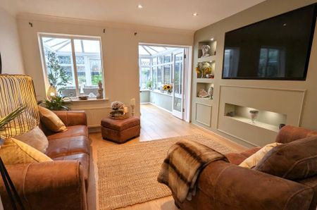 Rosebury Drive, Woking, Surrey, GU24 - Photo 3