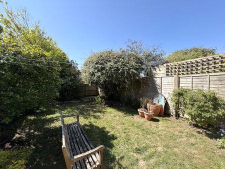 2 bedroom semi-detached house to rent - Photo 2