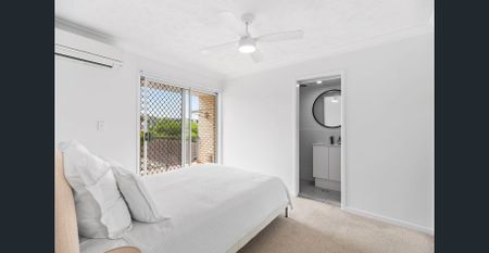 Light and bright apartment in a boutique complex - Photo 5