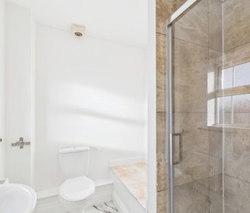 4 bedroom end of terrace house to rent - Photo 4