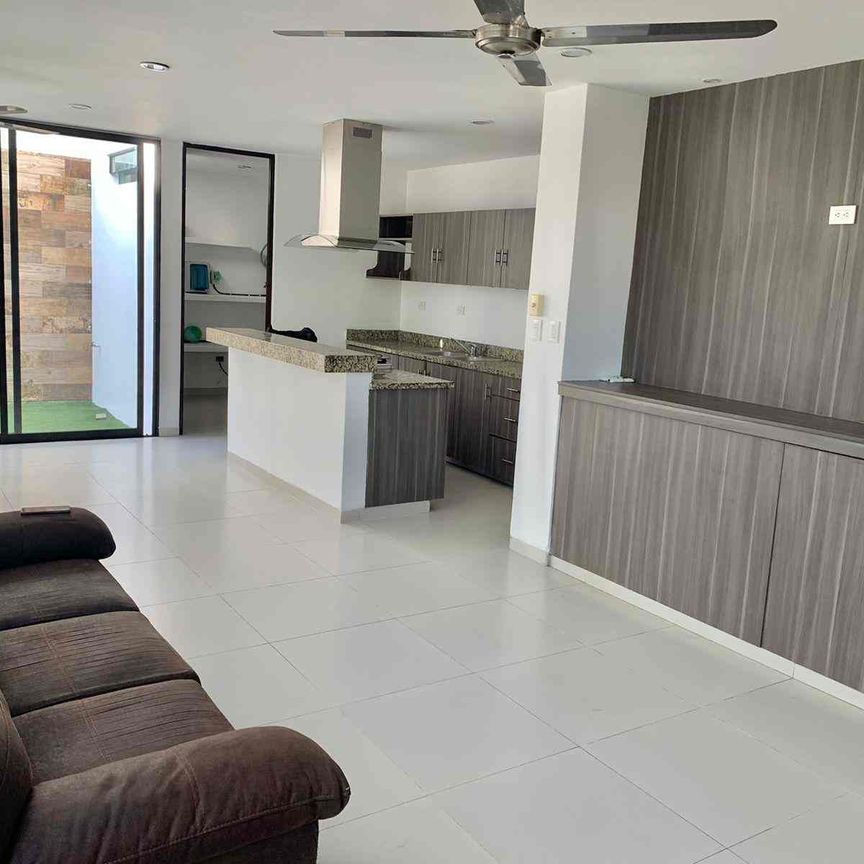 Townhouse de 2 recámaras, sin amueblar, en zona norte. - Photo 1