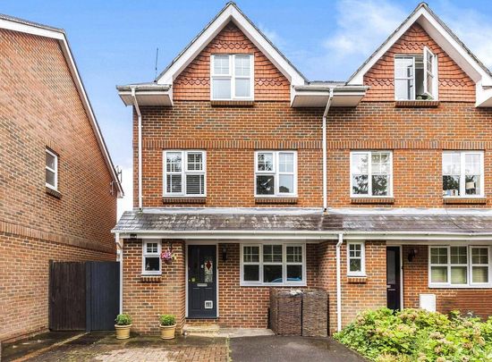 3 bedroom end of terrace house to rent - Photo 1