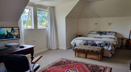 Renovated Townhouse - Photo 5