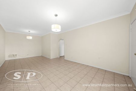 Private Three Bedroom Townhouse - Photo 4