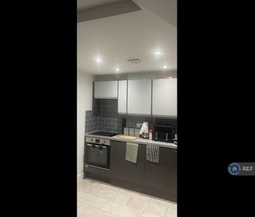 2 bedroom maisonette to rent - Photo 4