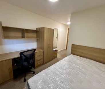 1 bedroom in a house share to rent - Photo 5