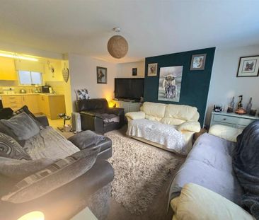 3 bedroom terraced house to rent - Photo 4