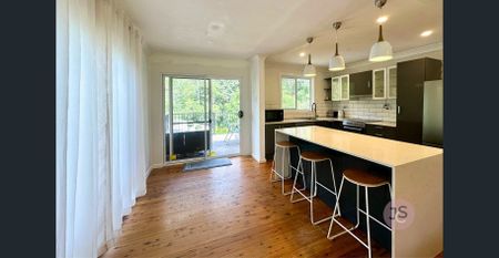Spacious Family Home Backing Onto Nature Reserve - Photo 4