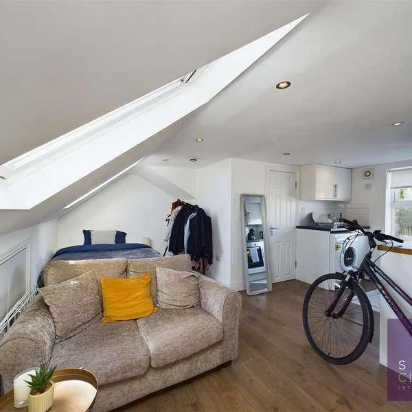 High Road, North Finchley, (inc W/rates), N12 - Photo 1