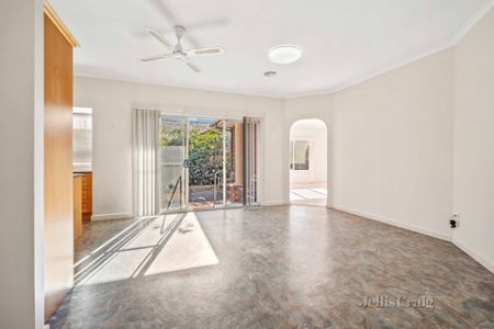 2 Gillies Street North, Lake Wendouree - Photo 4